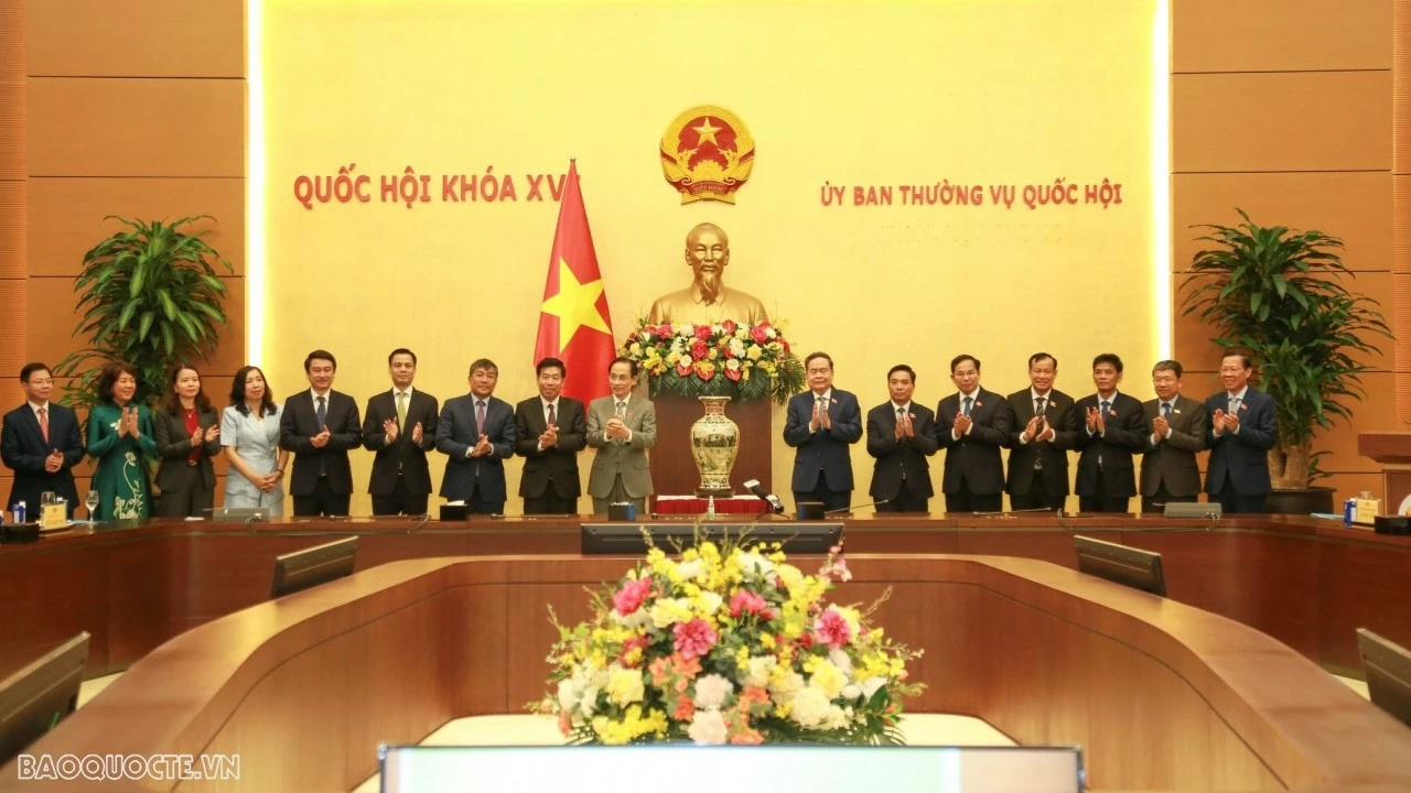 33rd Diplomatic Conference: NA Chairman Tran Thanh Man works with Heads of Vietnamese Representative Missions abroad