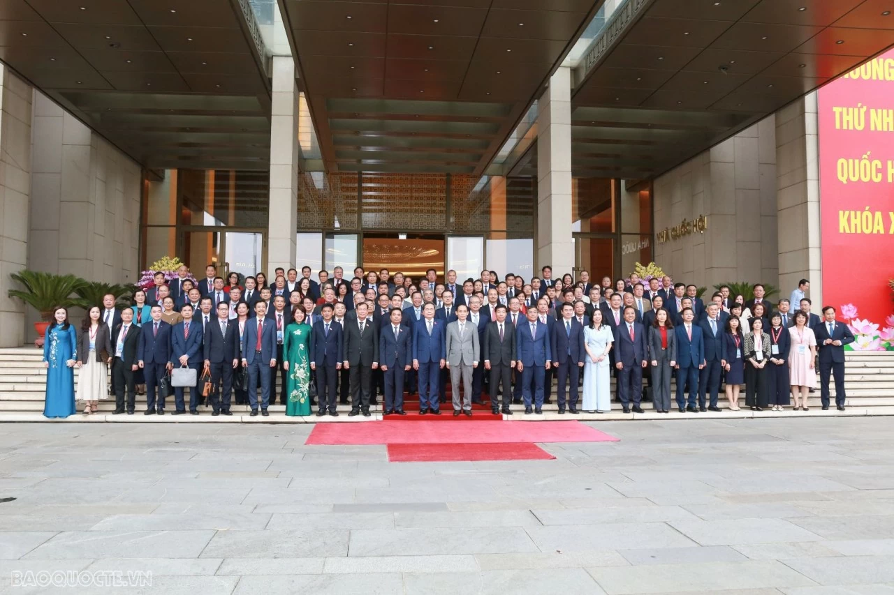 33rd Diplomatic Conference: NA Chairman Tran Thanh Man works with Heads of Vietnamese Representative Missions abroad
