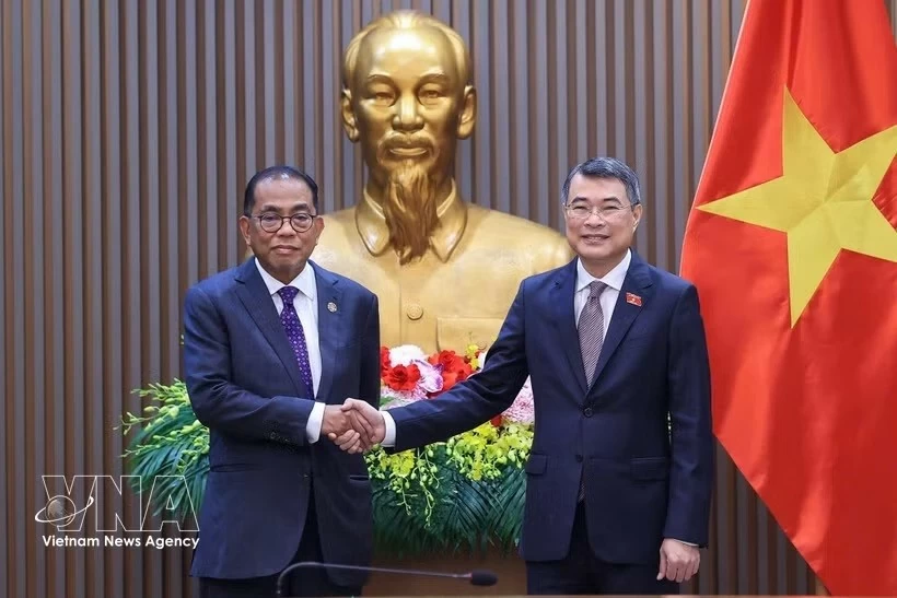 Prime Minister Le Minh Hung receives Malaysian Minister of Defence Mohamed Khaled bin Nordin