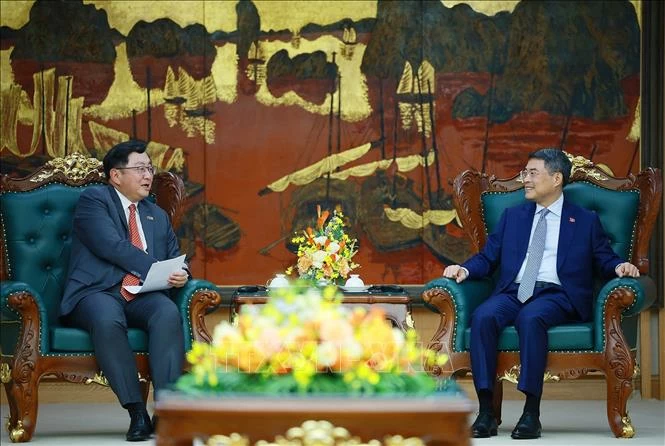 Prime Minister Le Minh Hung receives outgoing Malaysian Ambassador Tan Yang Thai Prime Minister Le Minh Hung receives outgoing Malaysian Ambassador Tan Yang Thai