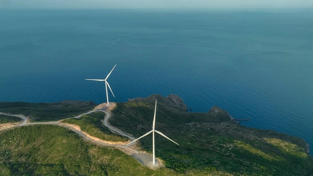 Vietnam’s Ha Tinh approves $298 million wind power projects to boost clean energy
