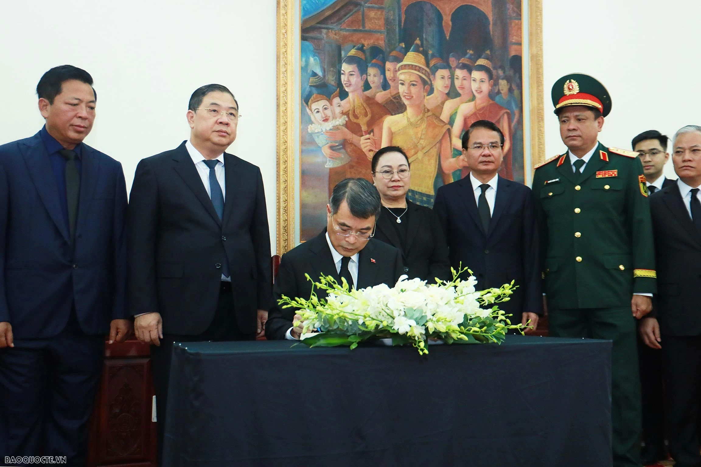 Vietnamese Party, State leaders pay tribute to Lao National Assembly President Xaysomphone Phomvihane at Lao Embassy Vietnamese Party, State leaders pay tribute to Lao National Assembly President Xaysomphone Phomvihane at Lao Embassy