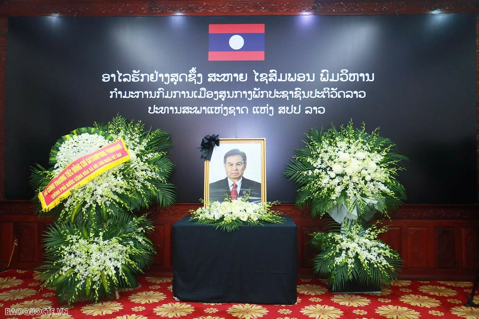 Vietnamese Party, State leaders pay tribute to Lao National Assembly President Xaysomphone Phomvihane at Lao Embassy Vietnamese Party, State leaders pay tribute to Lao National Assembly President Xaysomphone Phomvihane at Lao Embassy