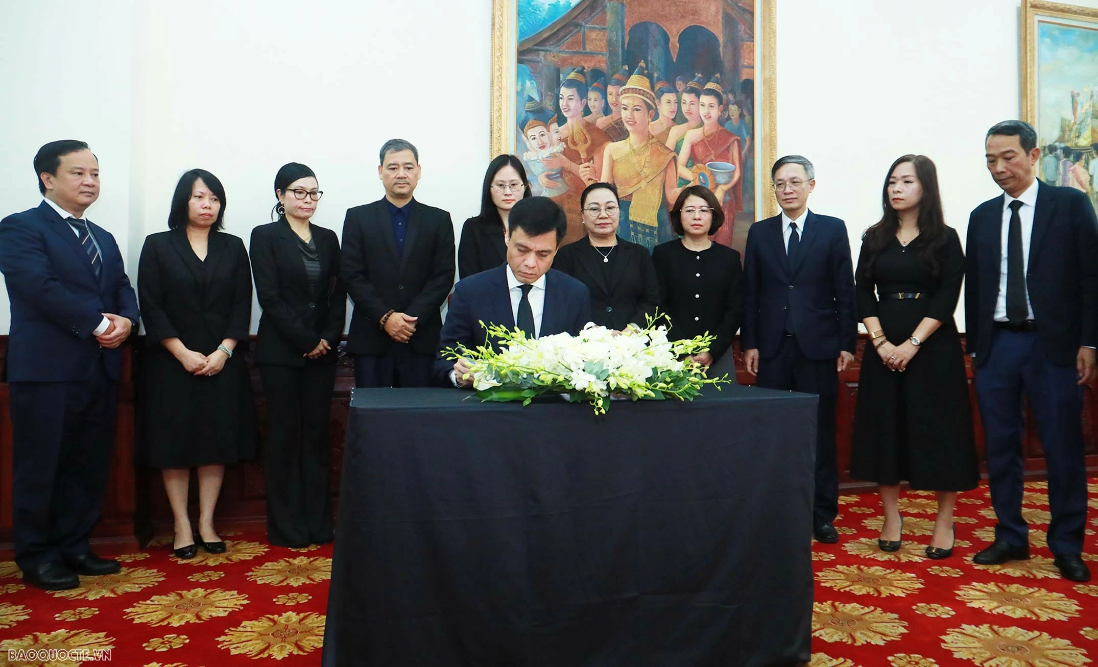 Vietnamese Party, State leaders pay tribute to Lao National Assembly President Xaysomphone Phomvihane at Lao Embassy Vietnamese Party, State leaders pay tribute to Lao National Assembly President Xaysomphone Phomvihane at Lao Embassy