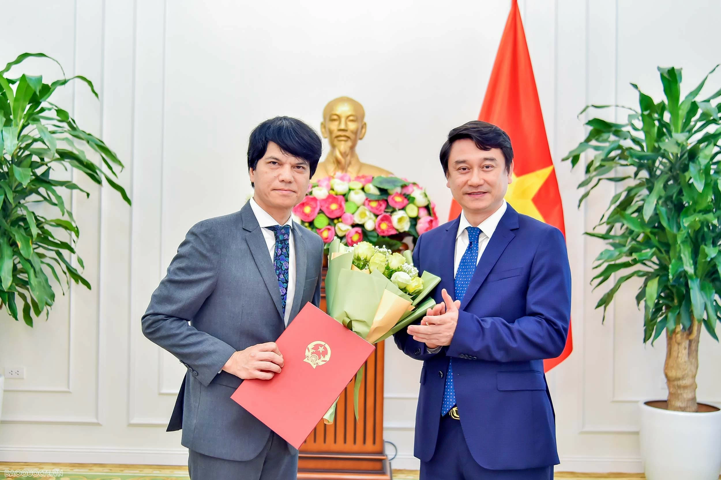 Ministry of Foreign Affairs holds ceremony to announce decisions on personnel reception, transfer, and leadership appointments