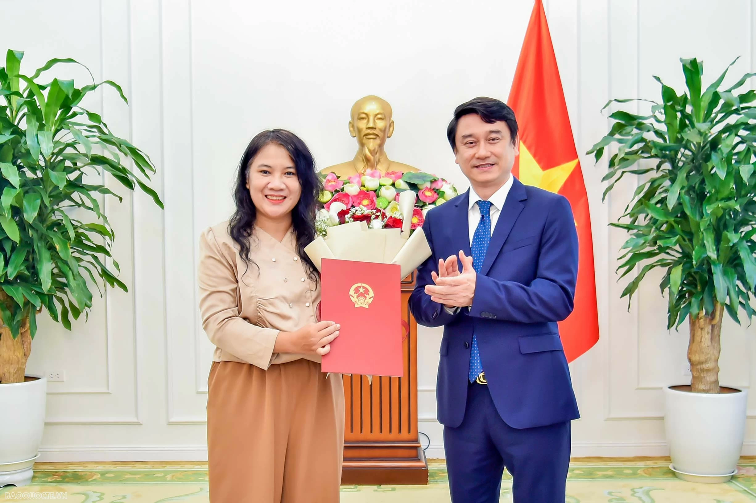 Ministry of Foreign Affairs holds ceremony to announce decisions on personnel reception, transfer, and leadership appointments