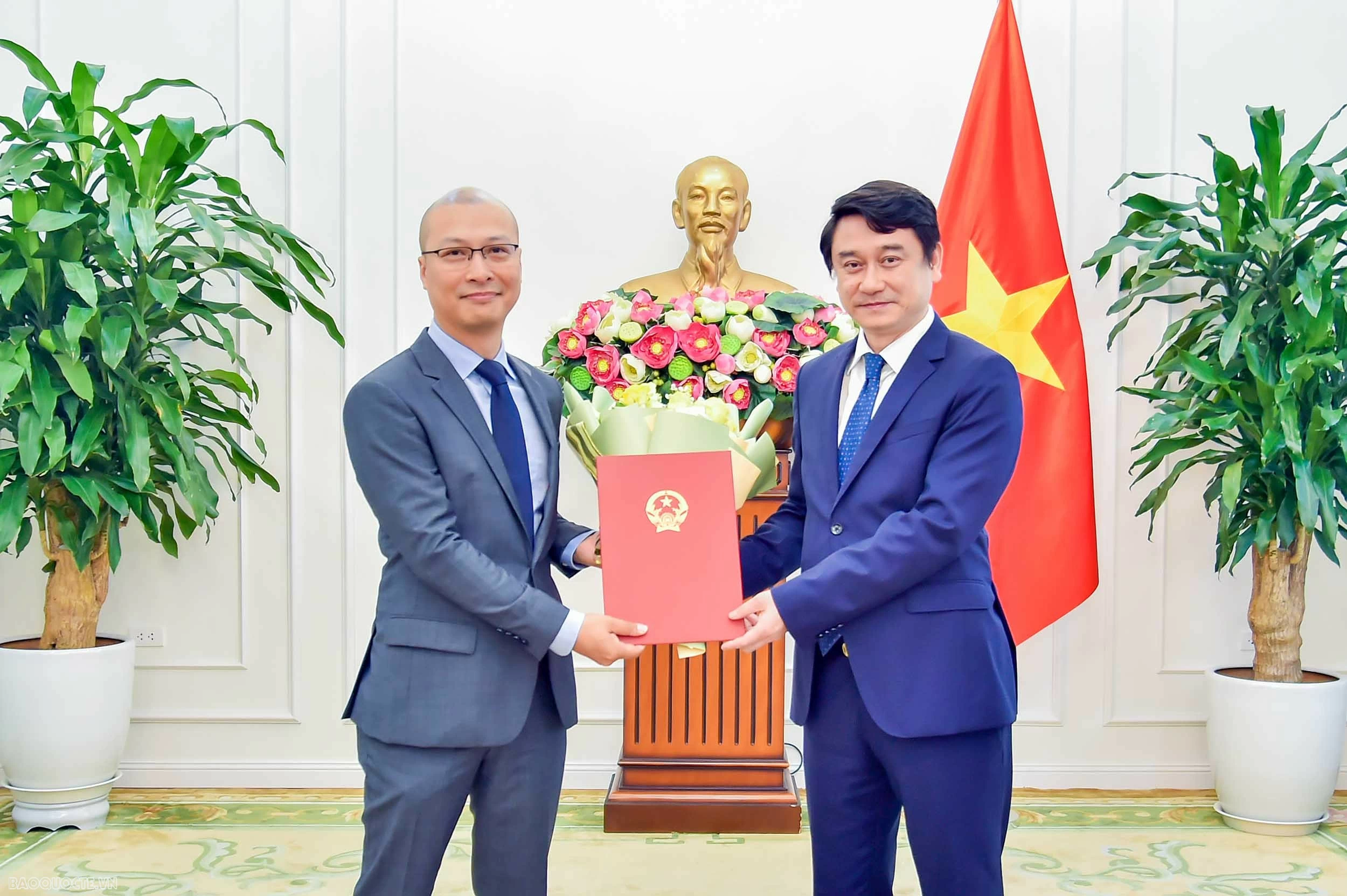 Ministry of Foreign Affairs holds ceremony to announce decisions on personnel reception, transfer, and leadership appointments