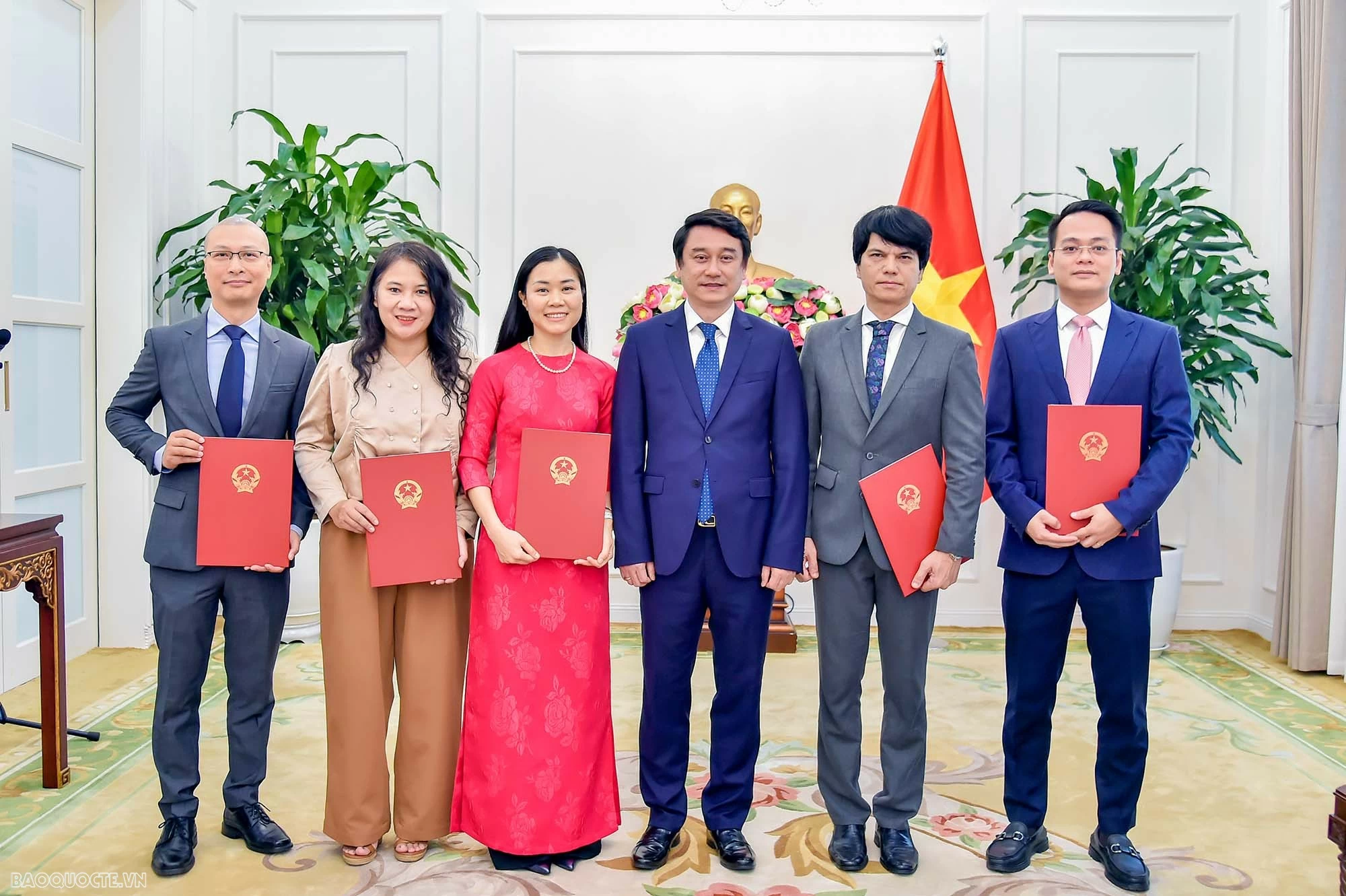 Ministry of Foreign Affairs holds ceremony to announce decisions on personnel reception, transfer, and leadership appointments