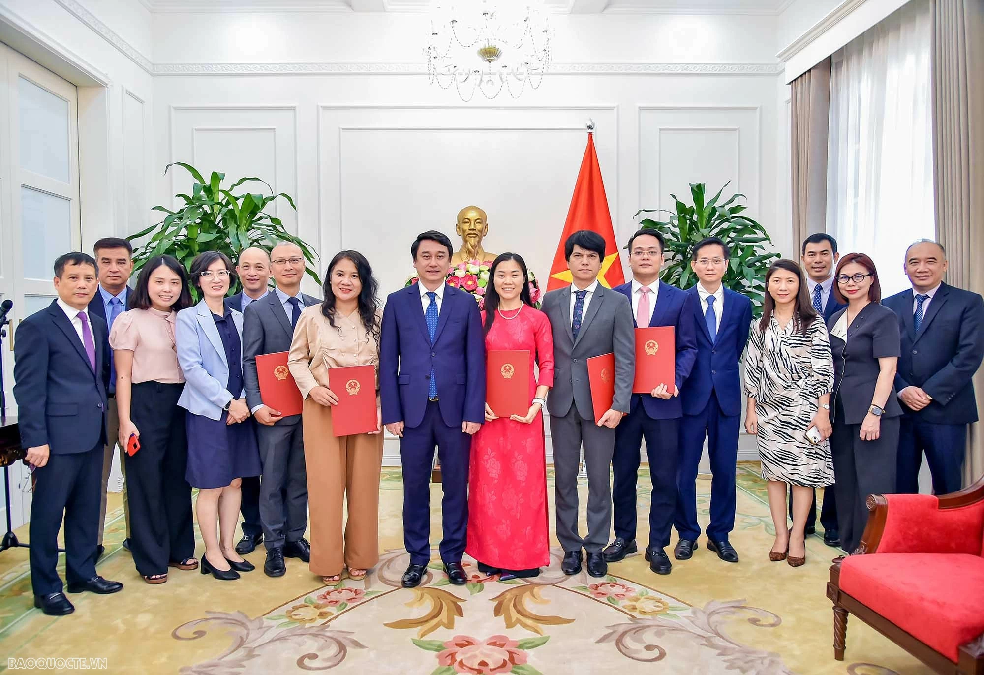 Ministry of Foreign Affairs holds ceremony to announce decisions on personnel reception, transfer, and leadership appointments