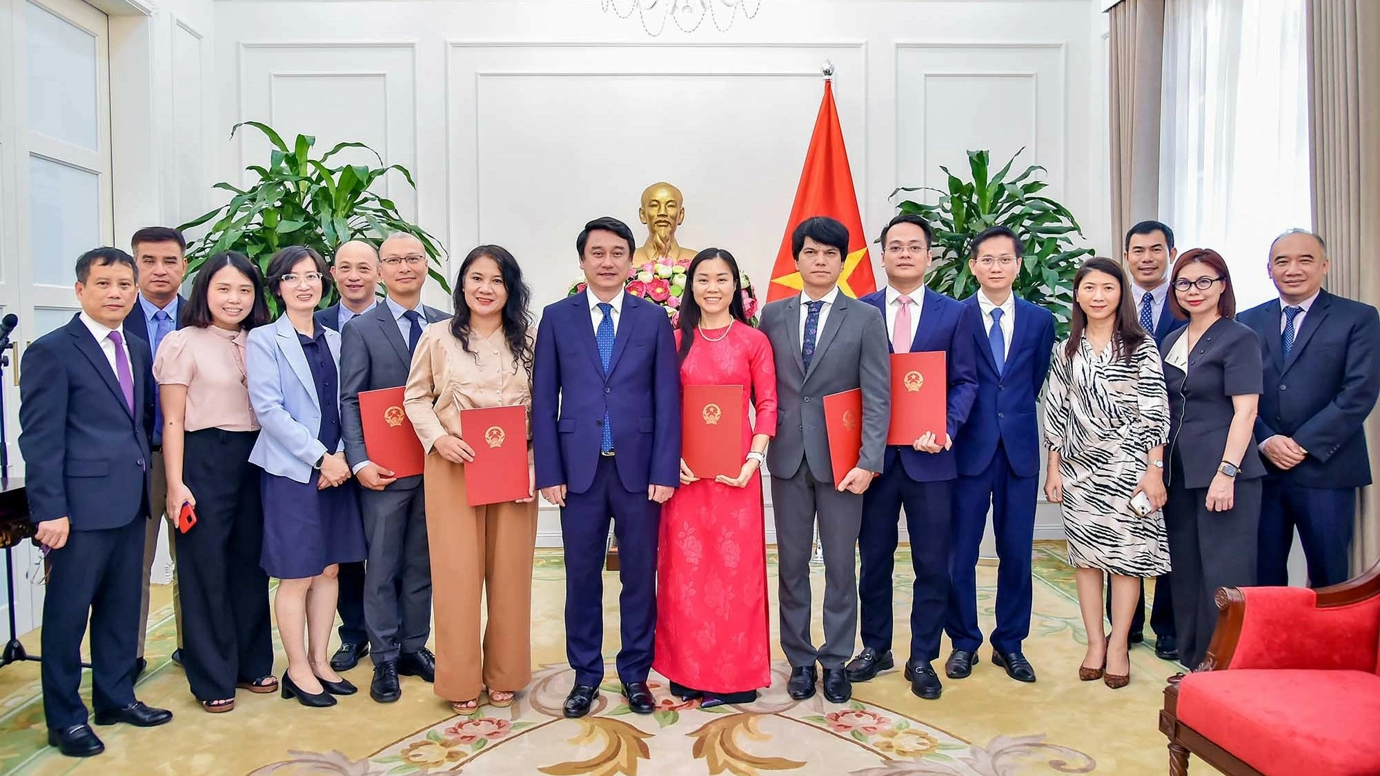 Ministry of Foreign Affairs holds ceremony to announce decisions on personnel reception, transfer, and leadership appointments
