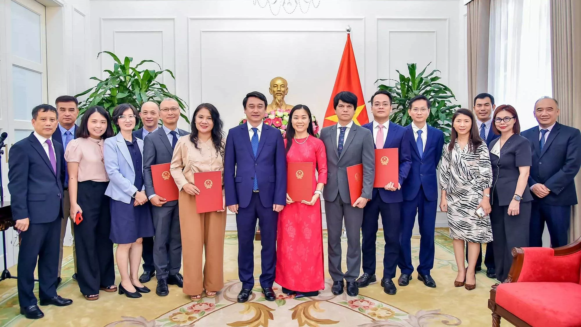Ministry of Foreign Affairs holds ceremony to announce decisions on personnel reception, transfer, and leadership appointments