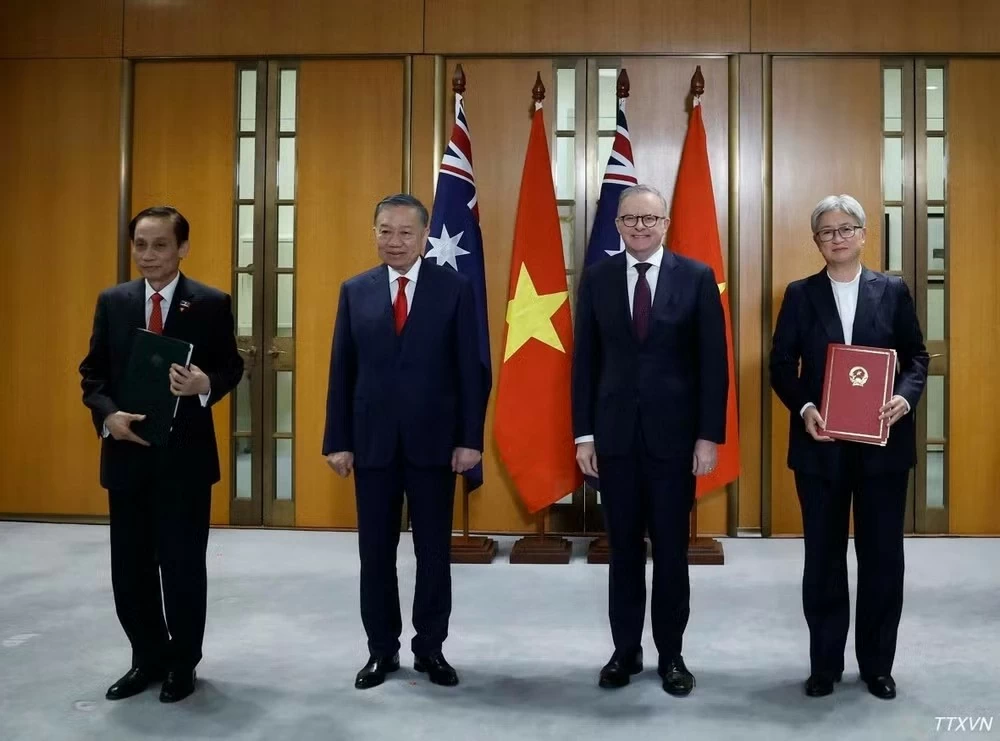 Party General Secretary, President To Lam and Australian Prime Minister Anthony Albanese witness exchange of cooperation documents Party General Secretary, President To Lam and Australian Prime Minister Anthony Albanese witness exchange of cooperation documents