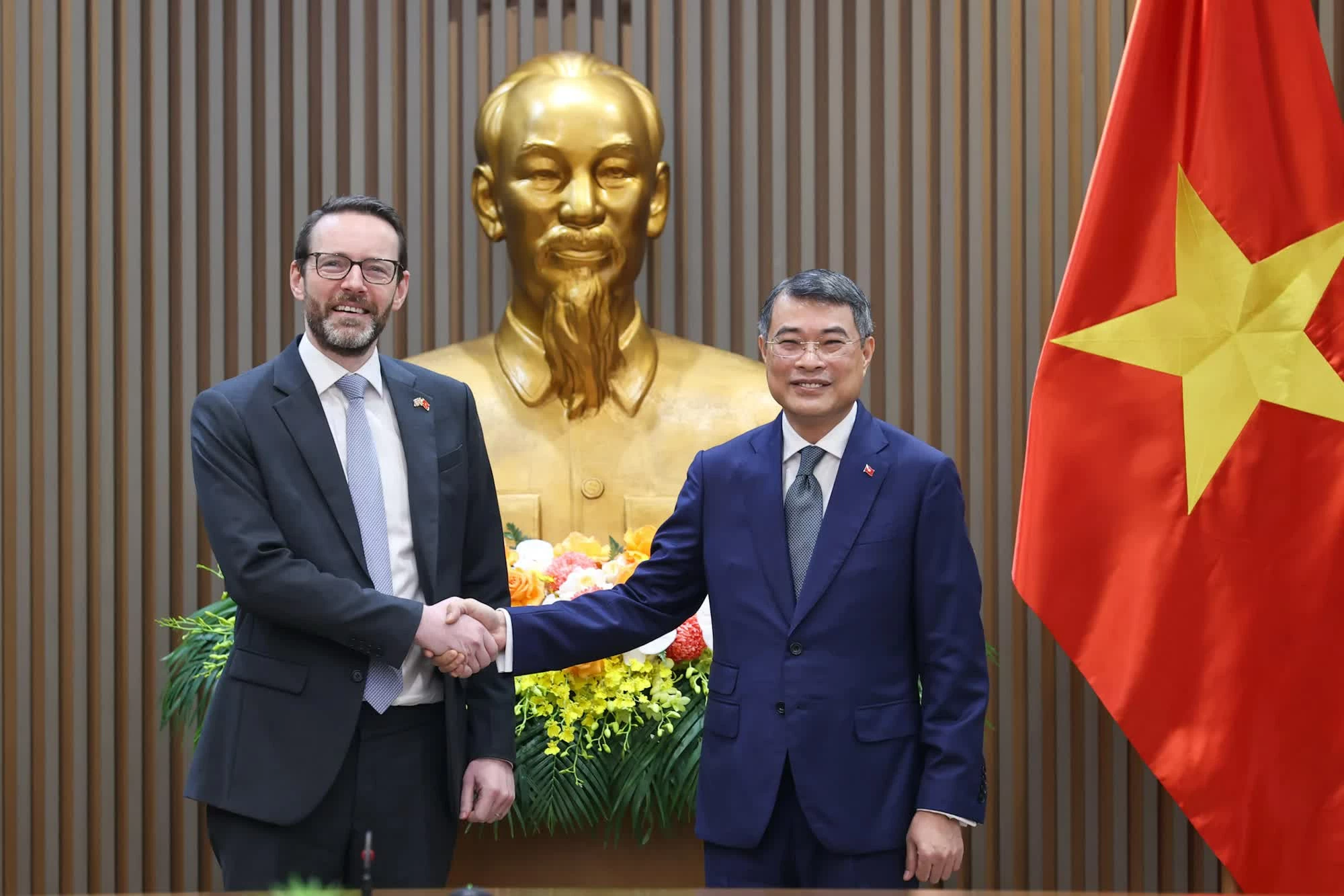 British Ambassador Iain Frew:  Vietnam is turning global challenges into opportunities for development