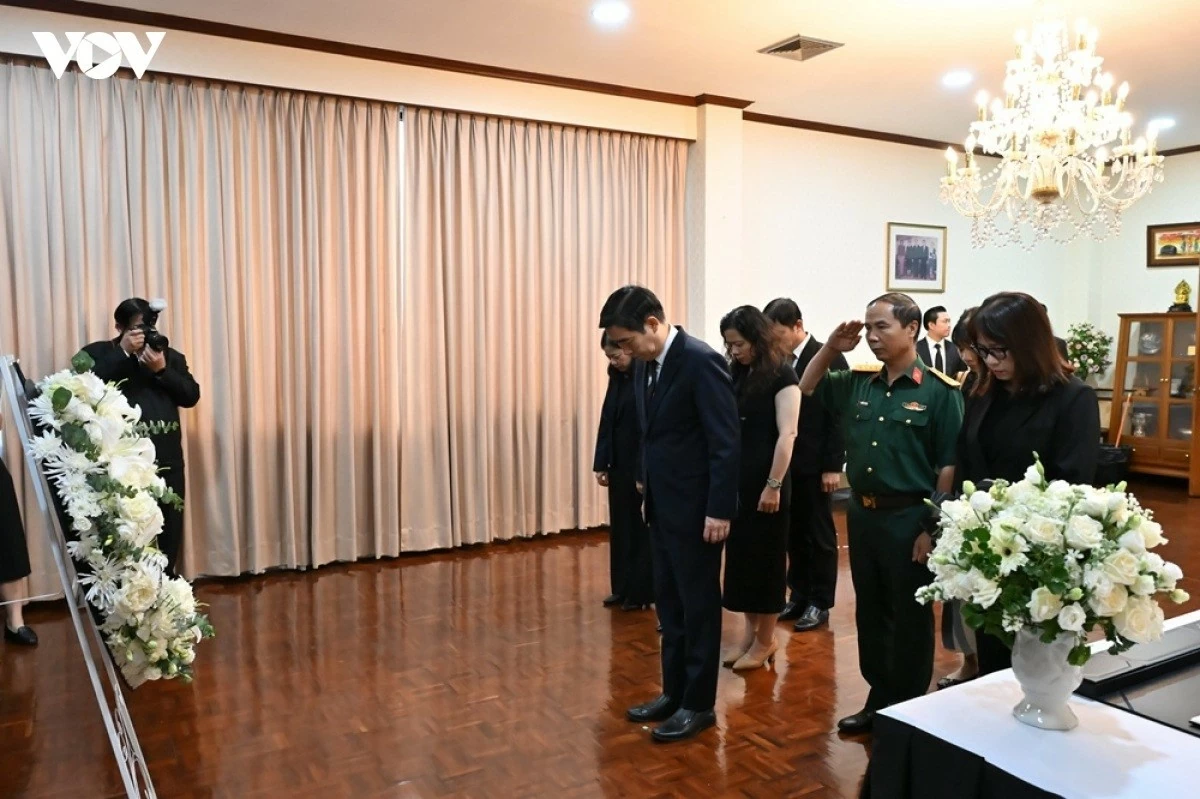Vietnamese Embassy in Thailand pays tribute to Lao National Assembly President Xaysomphone Phomvihane Vietnamese Embassy in Thailand pays tribute to Lao National Assembly President Xaysomphone Phomvihane