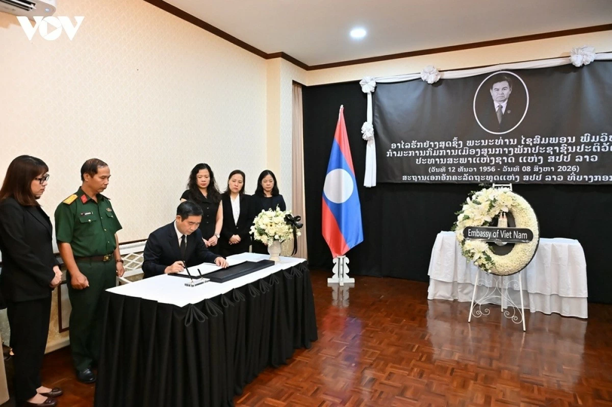 Vietnamese Embassy in Thailand pays tribute to Lao National Assembly President Xaysomphone Phomvihane Vietnamese Embassy in Thailand pays tribute to Lao National Assembly President Xaysomphone Phomvihane