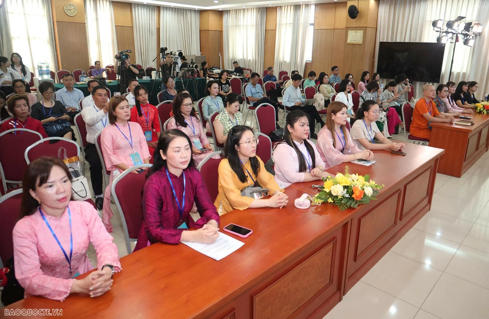 Deputy FM Le Thi Thu Hang: Vietnamese language as a bridge to preserve identity and connect the Overseas Vietnamese community Deputy FM Le Thi Thu Hang: Vietnamese language as a bridge to preserve identity and connect the Overseas Vietnamese community