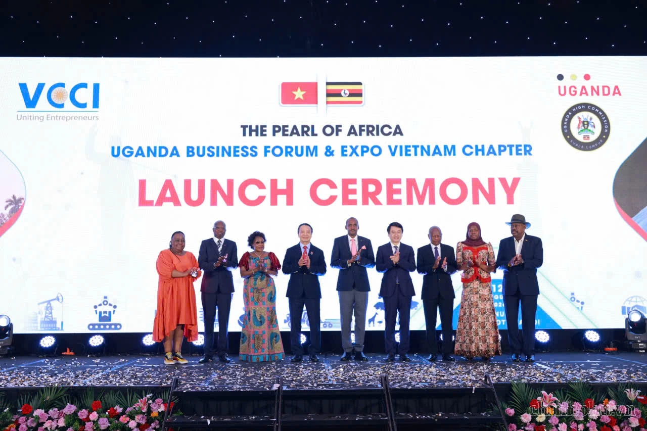 Deputy Foreign Minister Le Anh Tuan attends 'The Pearl of Africa: Uganda Business Forum & Expo Vietnam Chapter' Deputy Foreign Minister Le Anh Tuan attends 'The Pearl of Africa: Uganda Business Forum & Expo Vietnam Chapter'