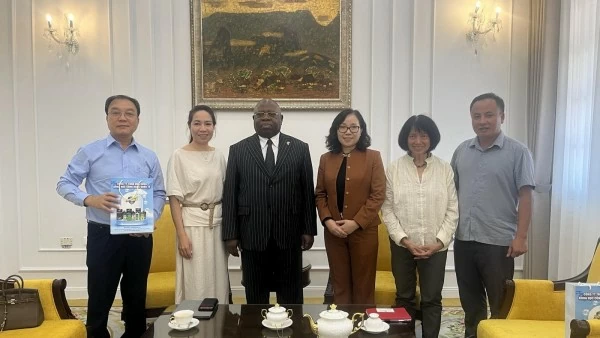Sierra Leone seeks stronger economic ties with Vietnam in trade, investment and technology