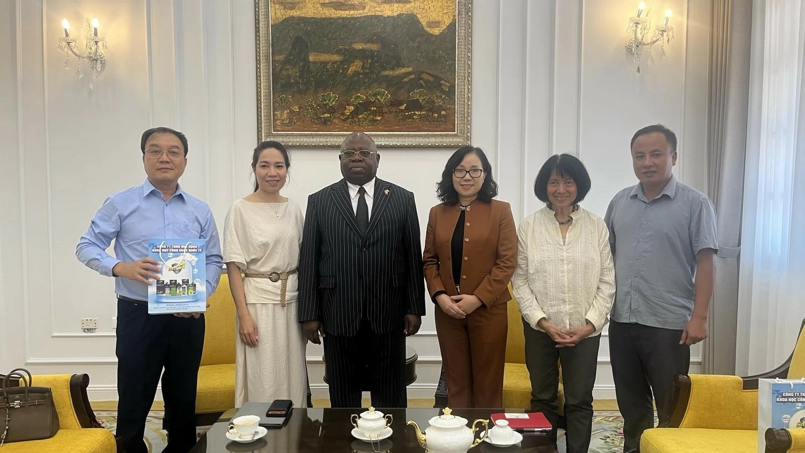 Sierra Leone seeks stronger economic ties with Vietnam in trade, investment and technology