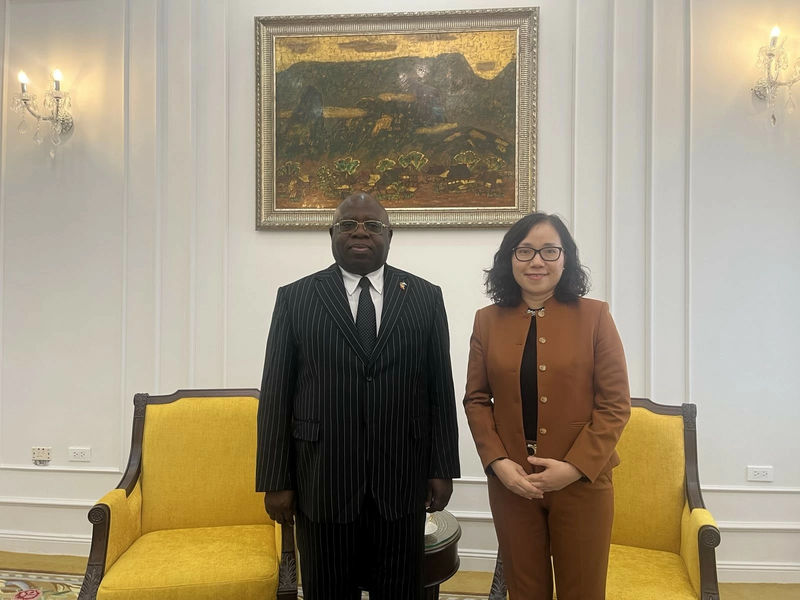 Sierra Leone seeks stronger economic ties with Vietnam in trade, investment and technology
