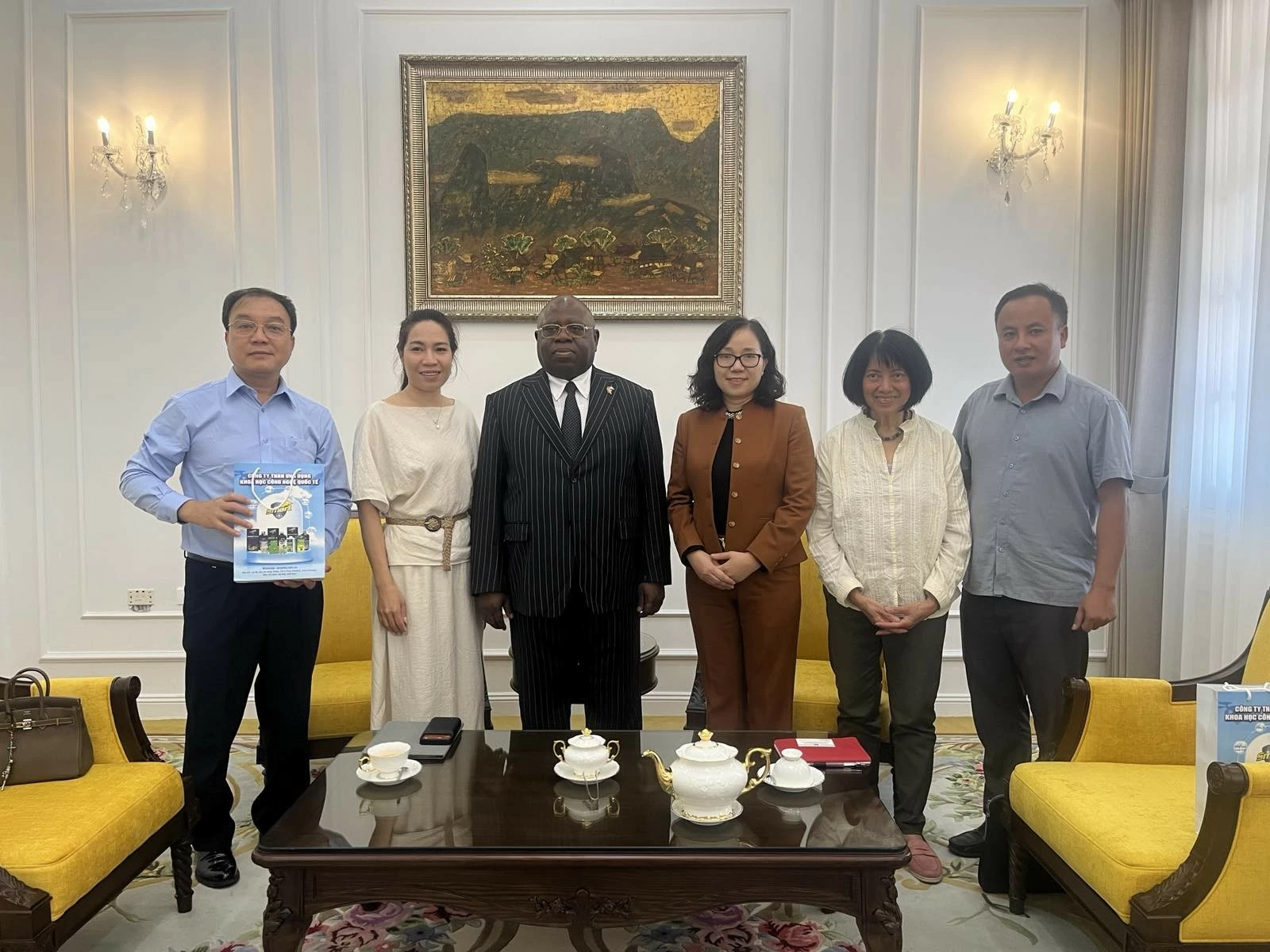 Sierra Leone seeks stronger economic ties with Vietnam in trade, investment and technology