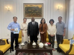 Sierra Leone seeks stronger economic ties with Vietnam in trade, investment and technology