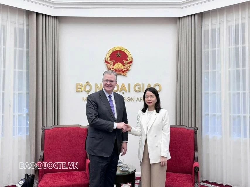 Deputy FM Nguyen Minh Hang receives former U.S. Ambassador to Vietnam Daniel Kritenbrink in Hanoi