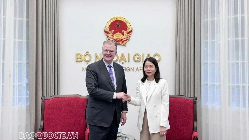 Deputy FM Nguyen Minh Hang receives former U.S. Ambassador to Vietnam Daniel Kritenbrink in Hanoi