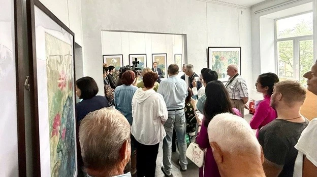 'Colours of Vietnam' Exhibition of Do Paper Artworks opens in Vladivostok