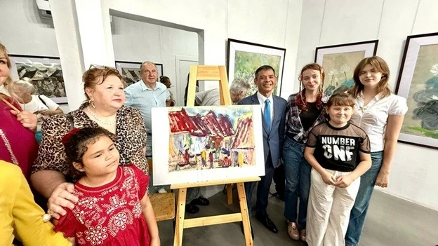 'Colours of Vietnam' Exhibition of Do Paper Artworks opens in Vladivostok