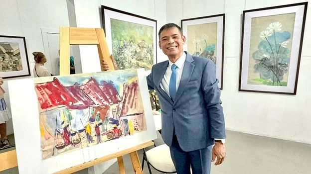 'Colours of Vietnam' Exhibition of Do Paper Artworks opens in Vladivostok