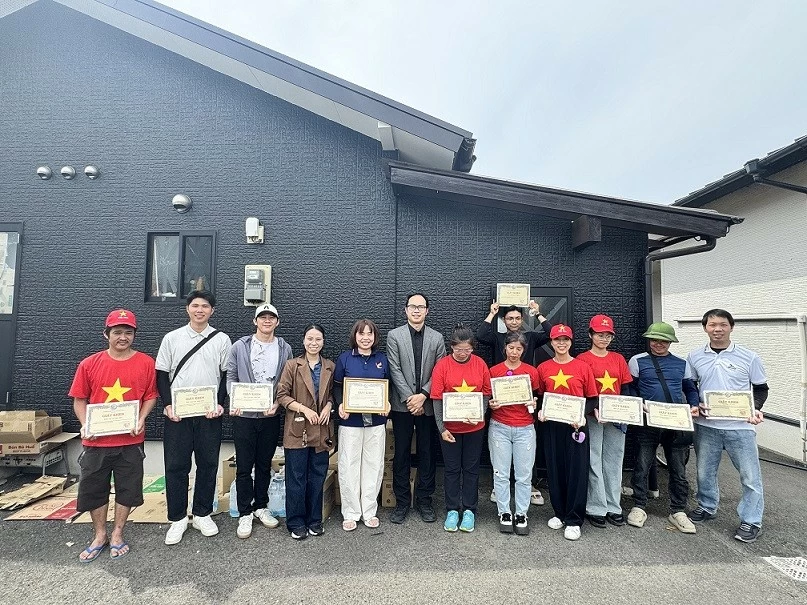 Vietnamese Association in Japan surveys situation, supports community after Kumamoto earthquake