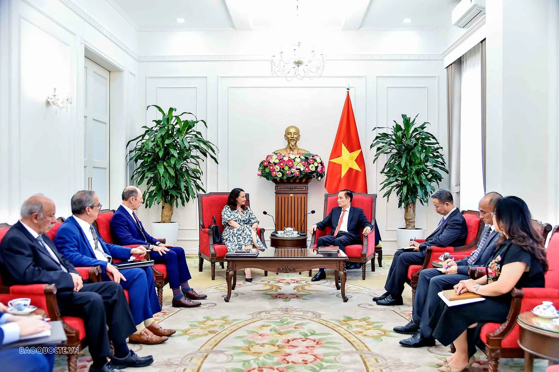 Foreign Minister Le Hoai Trung receives Deputy Foreign Minister of Uruguay Valeria Csukasi Cabrera in Hanoi Foreign Minister Le Hoai Trung receives Deputy Foreign Minister of Uruguay Valeria Csukasi Cabrera in Hanoi