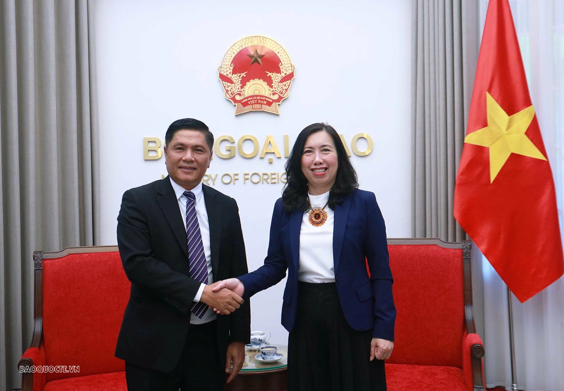 Deputy Foreign Minister Le Thi Thu Hang welcomes delegation from Lao Ministry of Foreign Affairs' Press Department