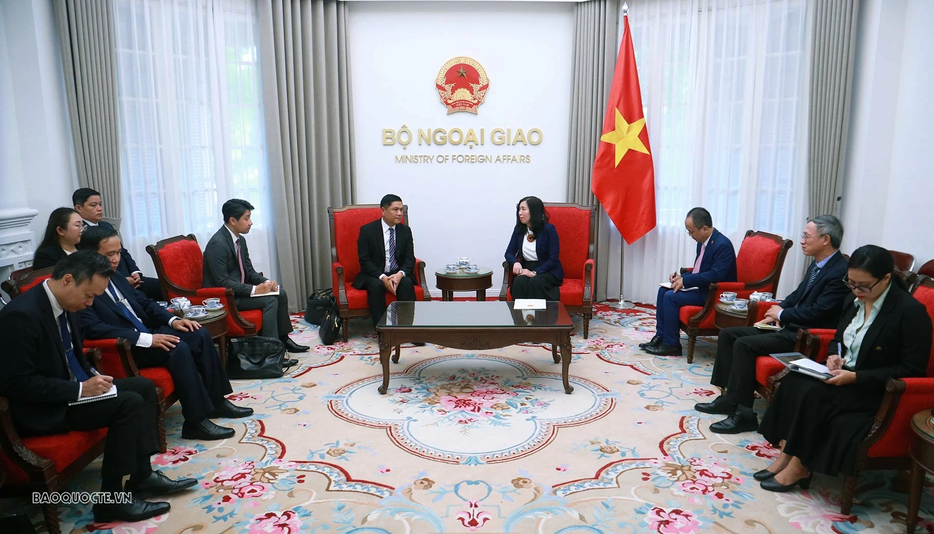 Deputy Foreign Minister Le Thi Thu Hang welcomes delegation from Lao Ministry of Foreign Affairs' Press Department