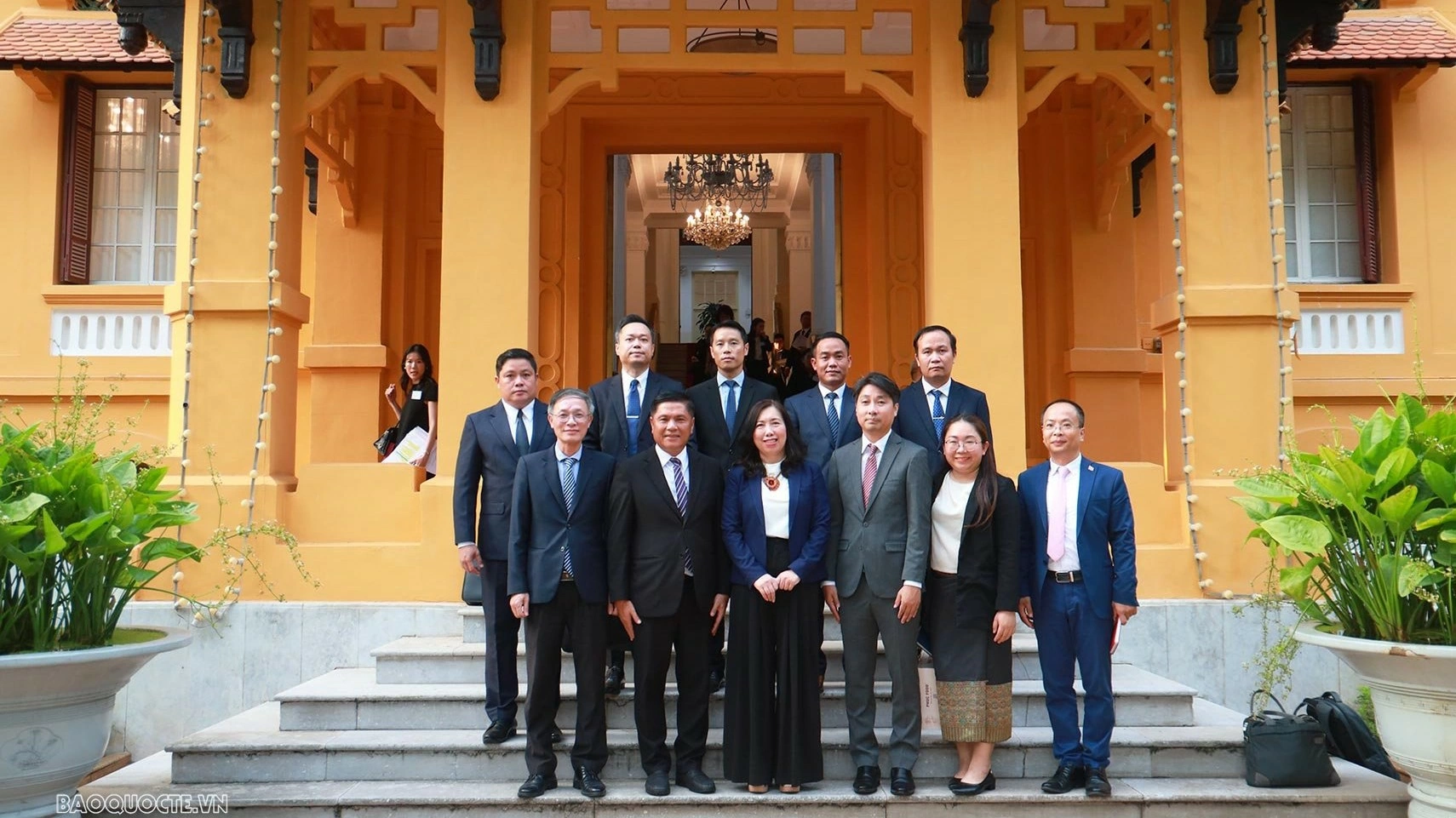Deputy Foreign Minister Le Thi Thu Hang welcomes delegation from Lao Ministry of Foreign Affairs' Press Department