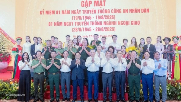 Party General Secretary, President To Lam attends meeting marking Traditional Days of public security and diplomacy sectors