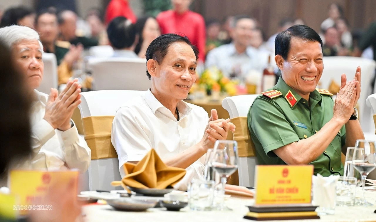 Leaders attend meeting marking Traditional Days of public security and diplomacy sectors