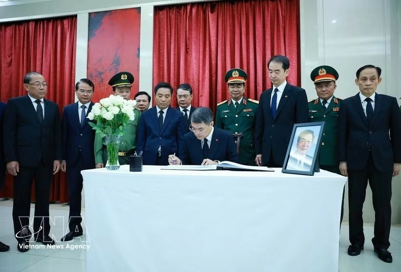 Prime Minister Le Minh Hung pays tribute to former Chinese Premier Prime Minister Le Minh Hung pays tribute to former Chinese Premier