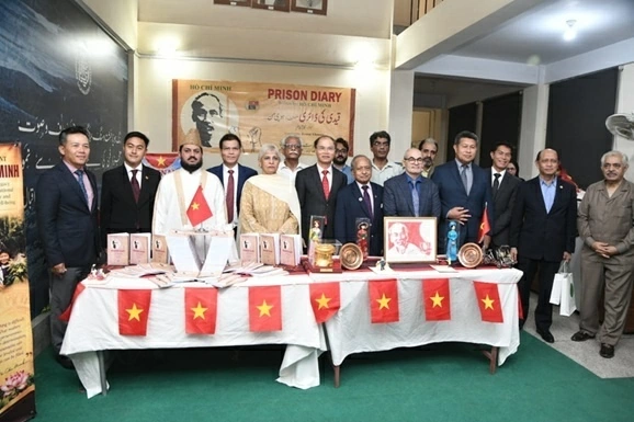 Poetry collection 'Prison Diary' by President Ho Chi Minh first time translated into Urdu language in Pakistan