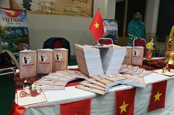 Poetry collection 'Prison Diary' by President Ho Chi Minh first time translated into Urdu language in Pakistan