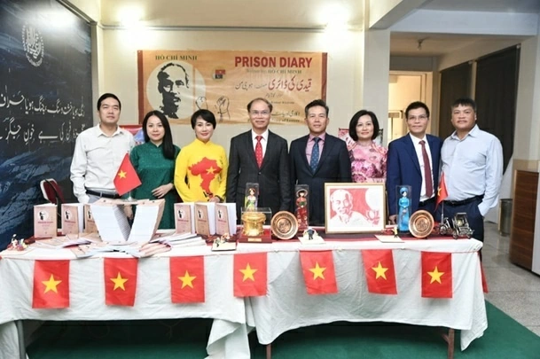 Poetry collection 'Prison Diary' by President Ho Chi Minh first time translated into Urdu language in Pakistan