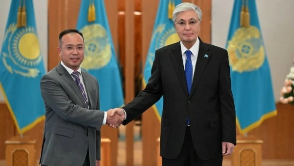 Ambassador Nguyen Thanh Le presents credentials to Kazakhstan President Kassym-Jomart Tokayev