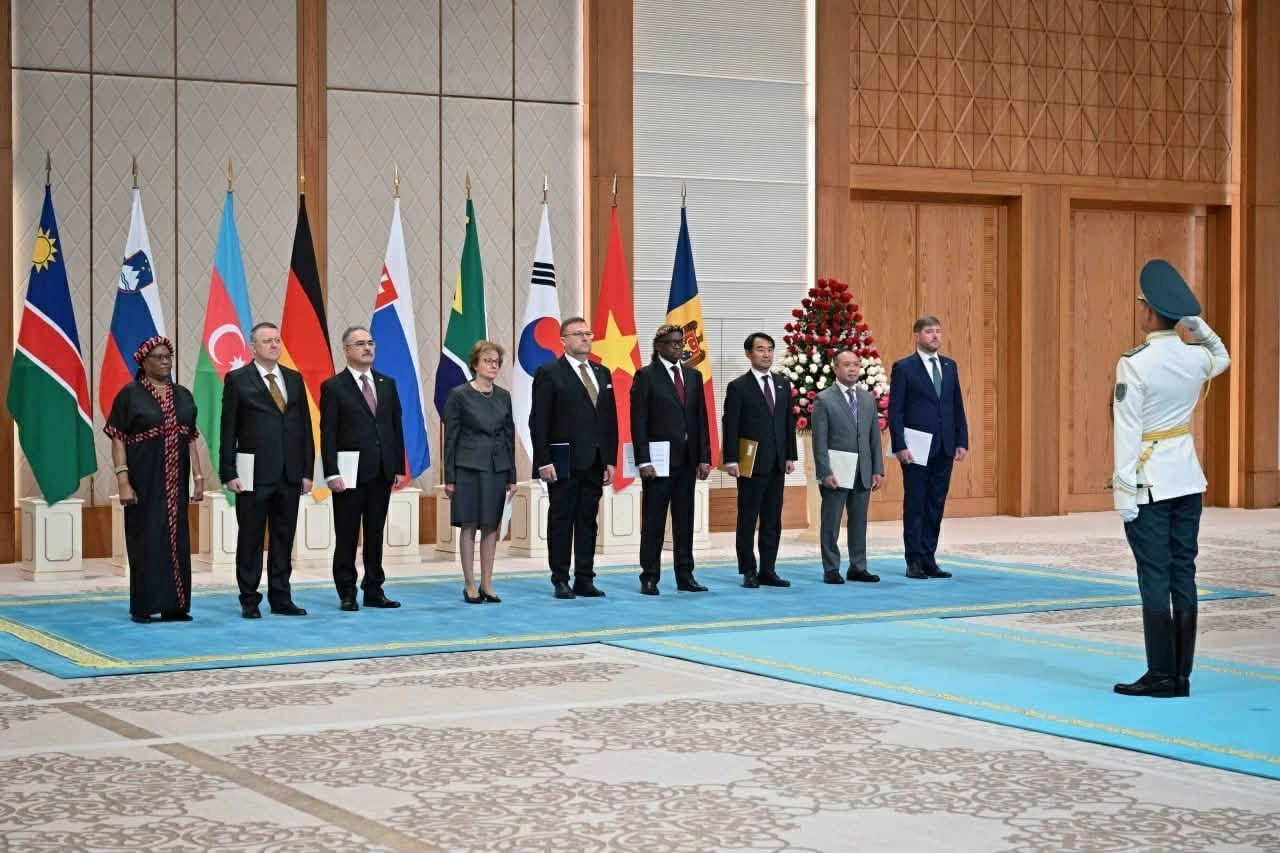 Ambassador Nguyen Thanh Le presents credentials to Kazakhstan President Kassym-Jomart Tokayev Ambassador Nguyen Thanh Le presents credentials to Kazakhstan President Kassym-Jomart Tokayev