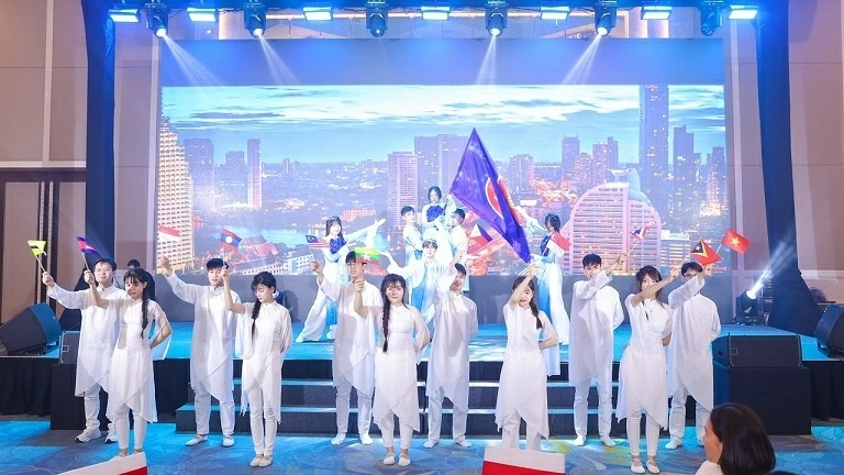 ASEAN colours spread friendship in Hanoi