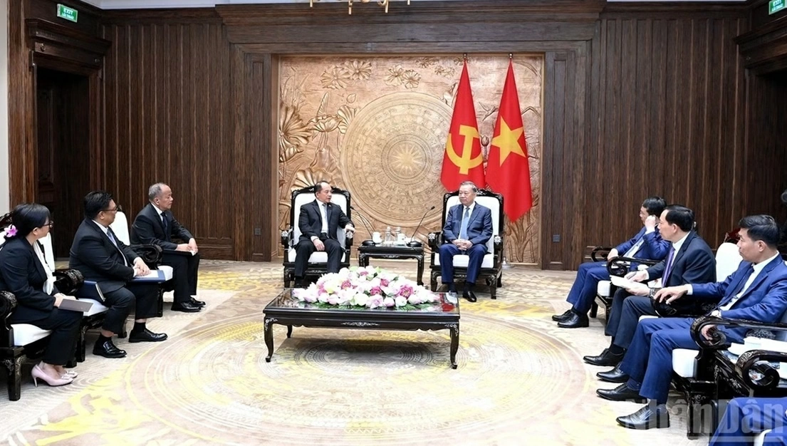 General Secretary, President To Lam hosts Philippine National Security Adviser in Hanoi