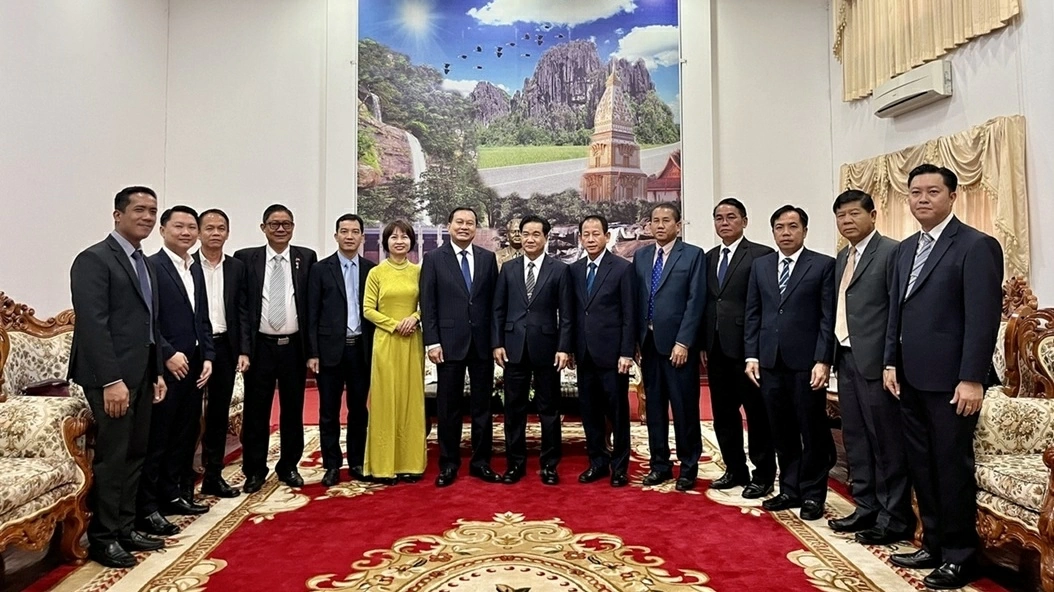 Leaders of Bolikhamxay Province welcome Vietnamese Consul General in Central Laos