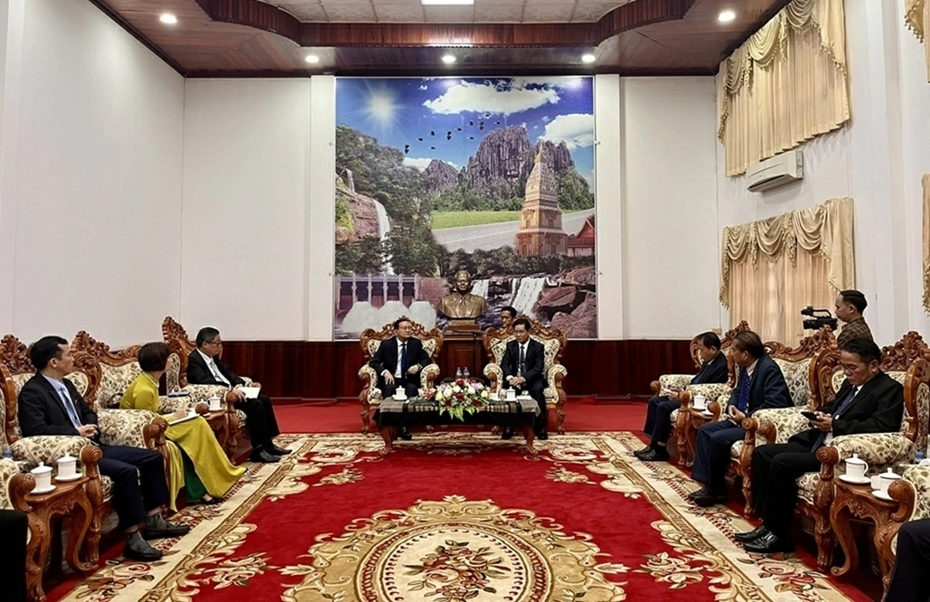 Leaders of Bolikhamxay Province welcome Vietnamese Consul General in Central Laos