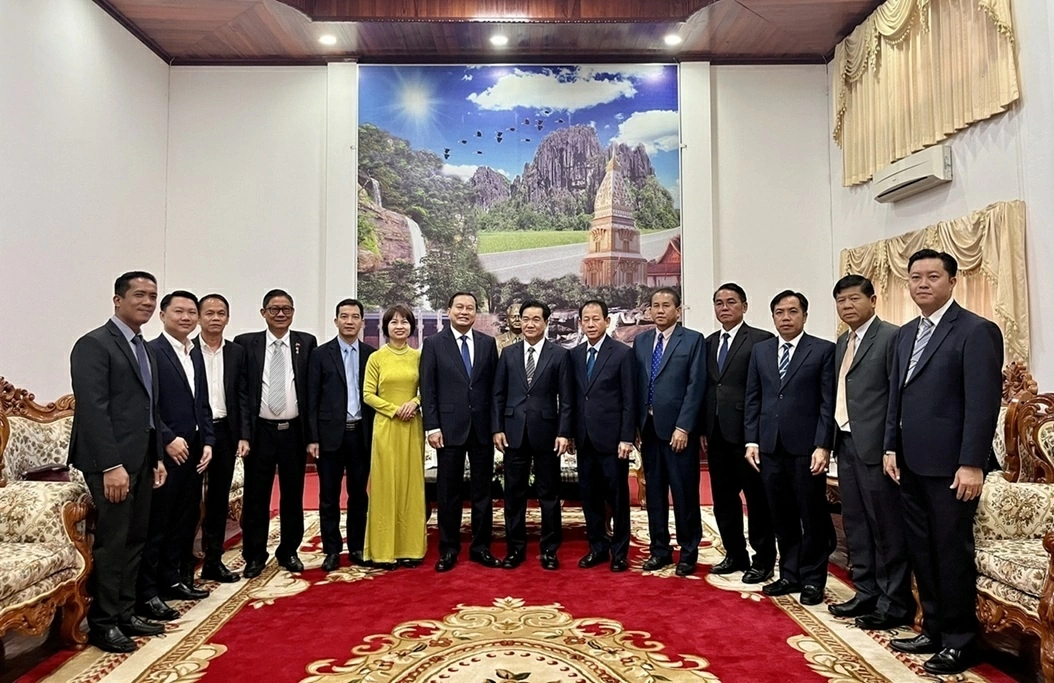 Leaders of Bolikhamxay Province welcome Vietnamese Consul General in Central Laos
