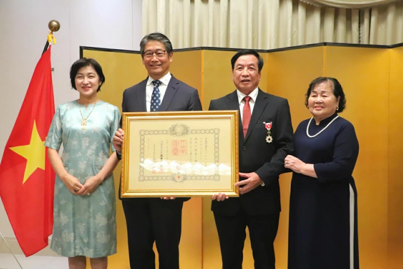 Dr. Nghiem Viet Huong receives Order of the Rising Sun, marking a journey of fostering Vietnam-Japan friendship Dr. Nghiem Viet Huong receives Order of the Rising Sun, marking a journey of fostering Vietnam-Japan friendship